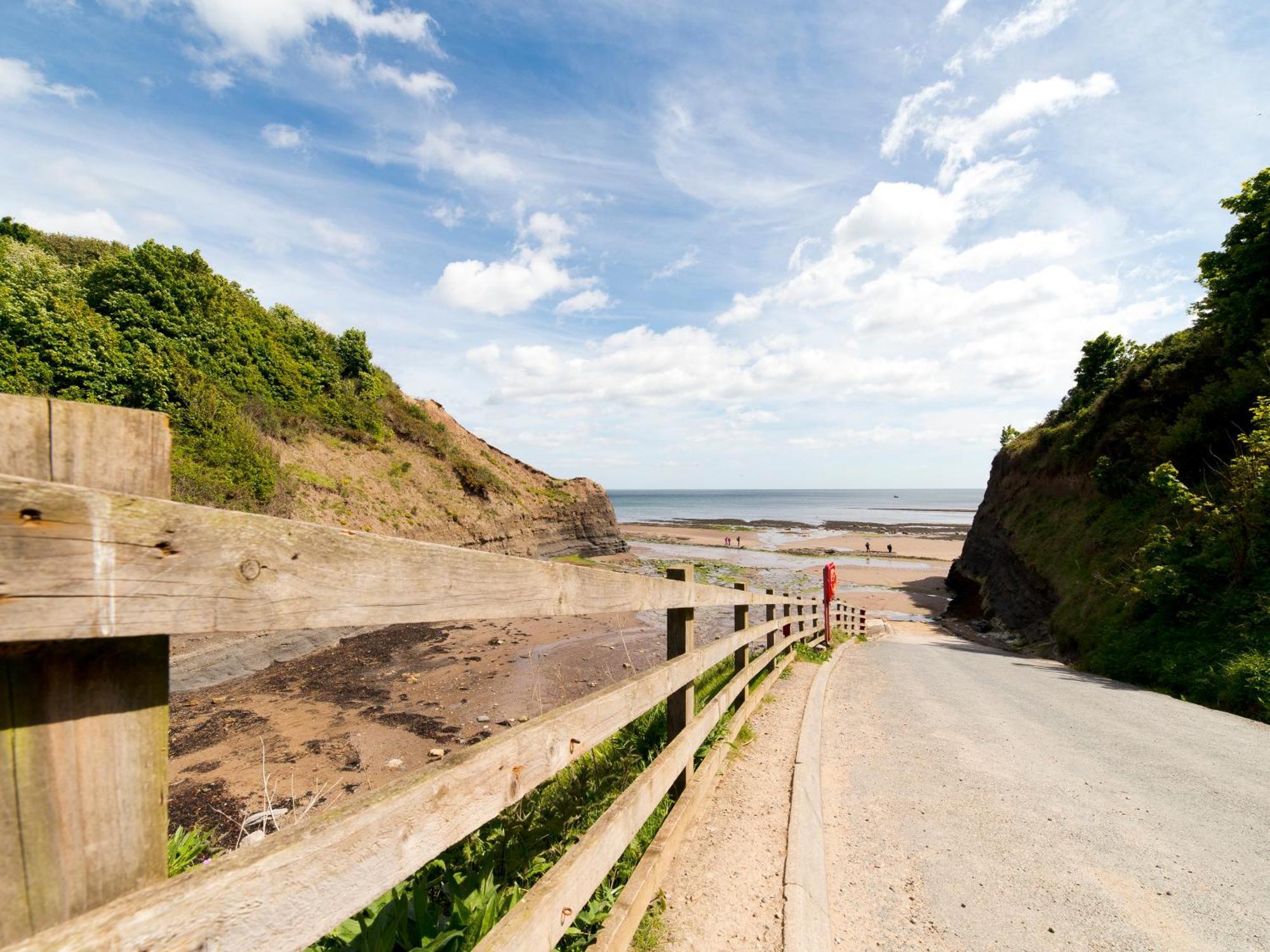 Хостел Yha Boggle Hole Fylingthorpe Екстер'єр фото